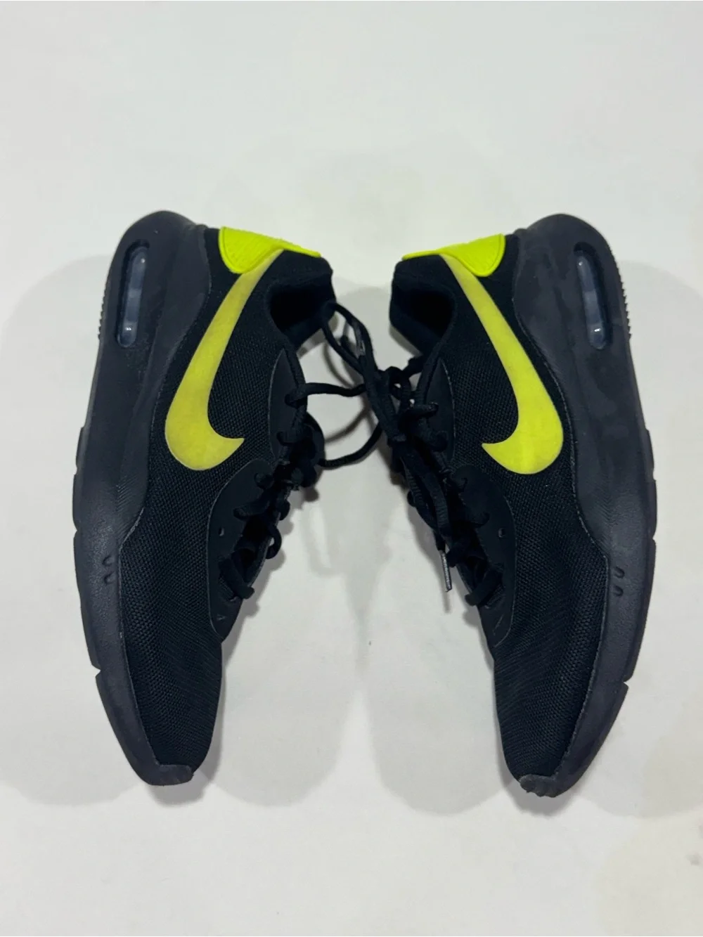 Nike Air Max Oketo GS Size 8.5 Black Volt Athletic Running Sneaker AR7419-004
